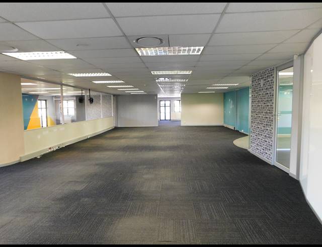 2,355M² OFFICE TO LET IN HYDE PARK